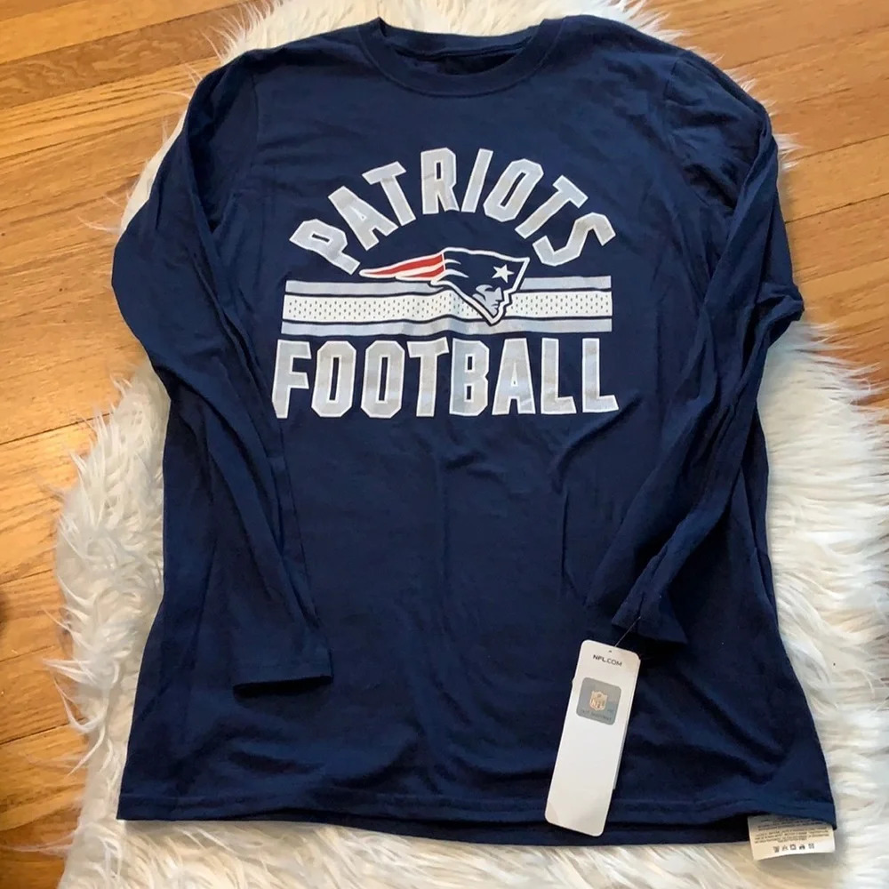 NWT!! New England Patriots long sleeve shirt Small - Picture 1 of 2